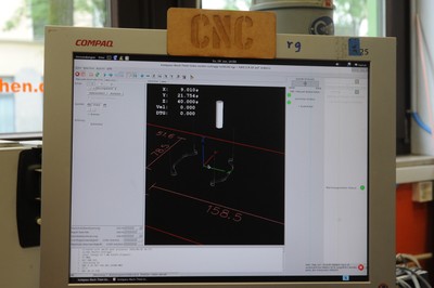 ◦ FabLab Muenchen_CNC-Fräse Monitor_Ph typiconia_2016.JPG