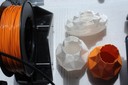 ◦ Makeria Make-Germany_3D Druck. Filament orange und Vasen_Ph typiconia_2016.JPG