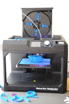 ◦ Makeria Make-Germany_3D DruckMakerBot Replicator_Ph typiconia_2016.JPG