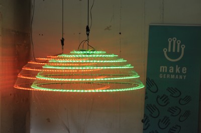 ◦ Makeria Make-Germany_Leuchtdioden programmierbar grün orange_Ph typiconia_2016.JPG